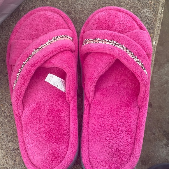 Istoner slippers, size 6.5 to 7, worn one time